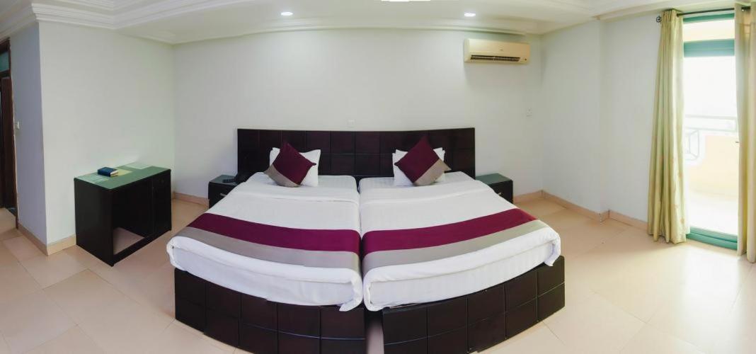 Korkdam Hotel Taifa Exteriör bild
